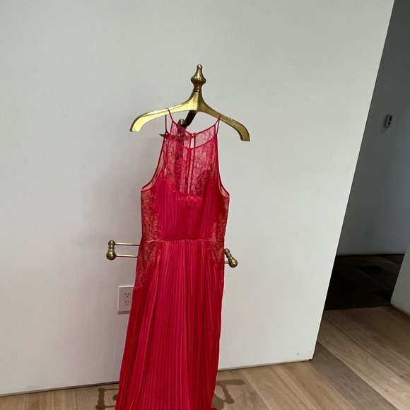 Long coral dress with small straps and lace base - Picture 2 of 3